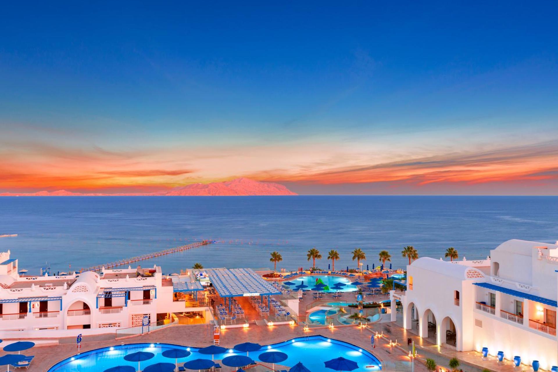 Pickalbatros Palace Sharm - "Aqua Park" Exterior foto Sunset at the Iberostar Grand Hotel Melia, in Playa de Palma, Mallorca