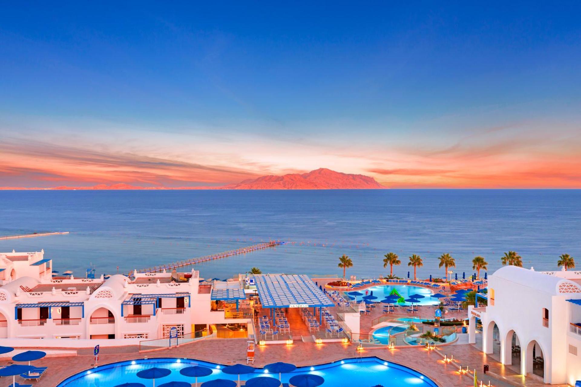 Pickalbatros Palace Sharm - "Aqua Park" Exterior foto Sunset at the Iberostar Grand Hotel Melia, in Playa de Palma, Mallorca