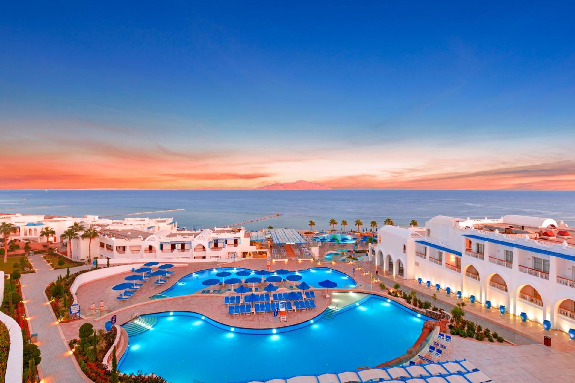 Pickalbatros Palace Sharm - "Aqua Park" Exterior foto Sunset at the Iberostar Grand Hotel Melia, Hurghada