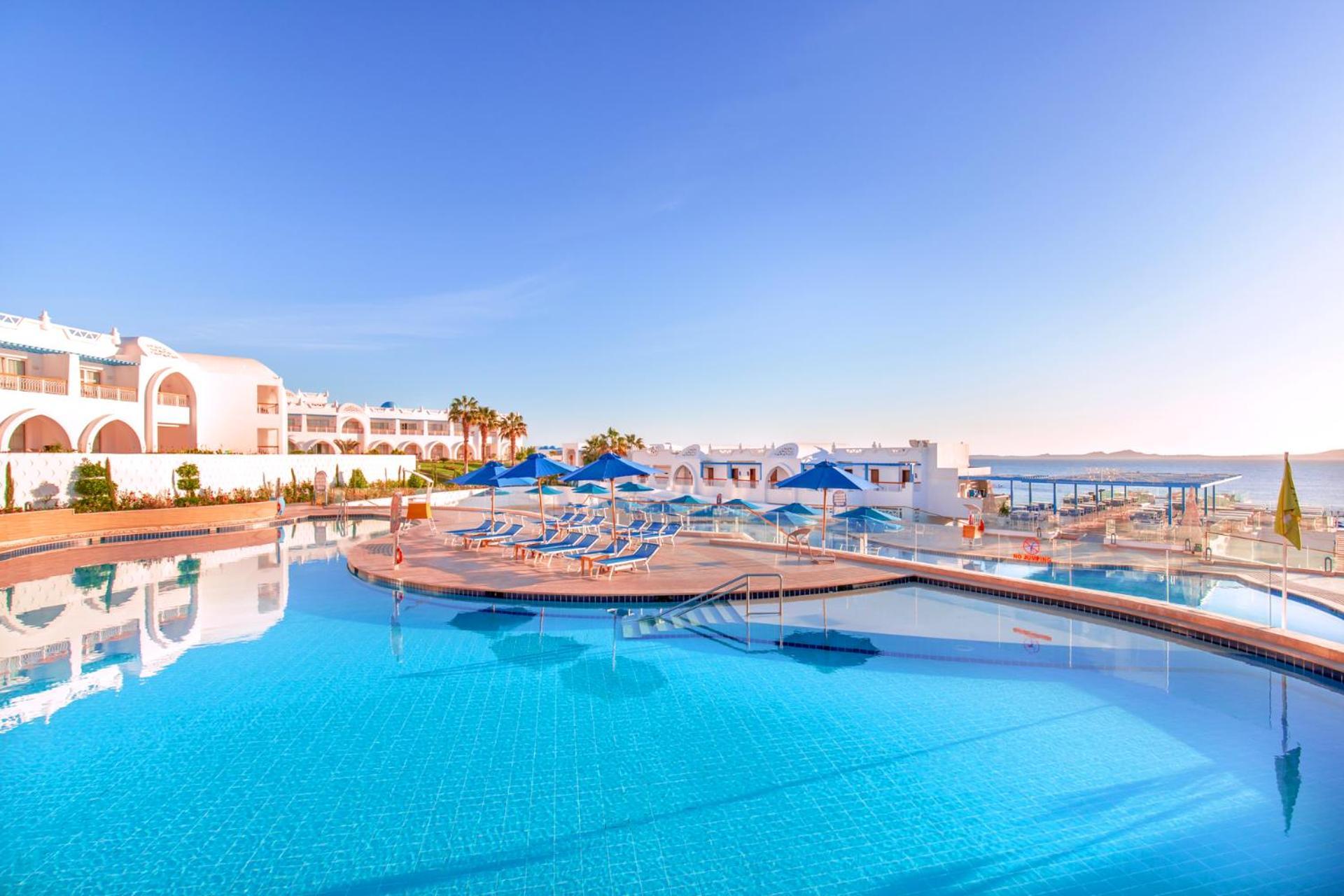 Pickalbatros Palace Sharm - "Aqua Park" Exterior foto The resort's main pool
