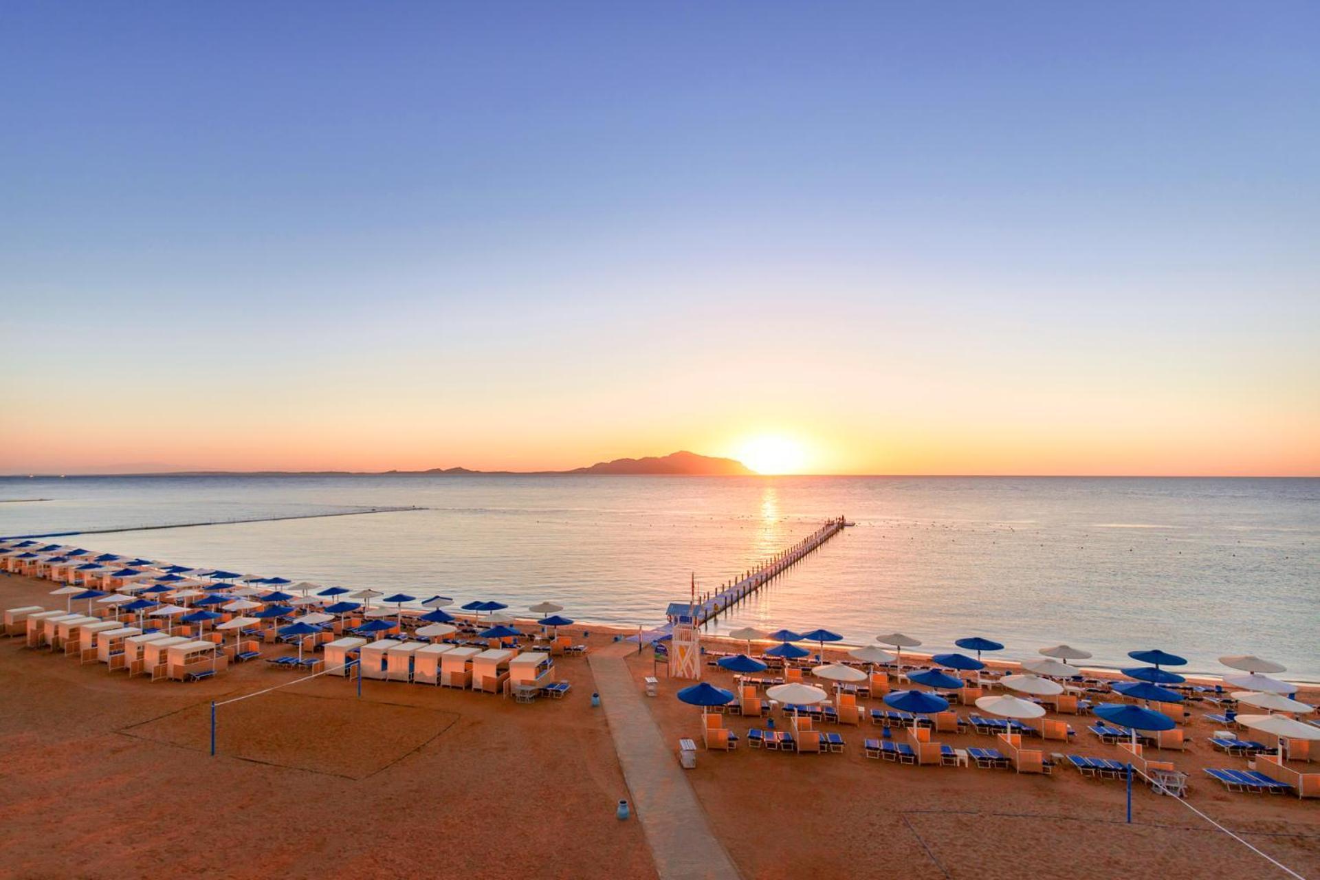 Pickalbatros Palace Sharm - "Aqua Park" Exterior foto Sunset at the beach